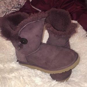 Bella button Uggs